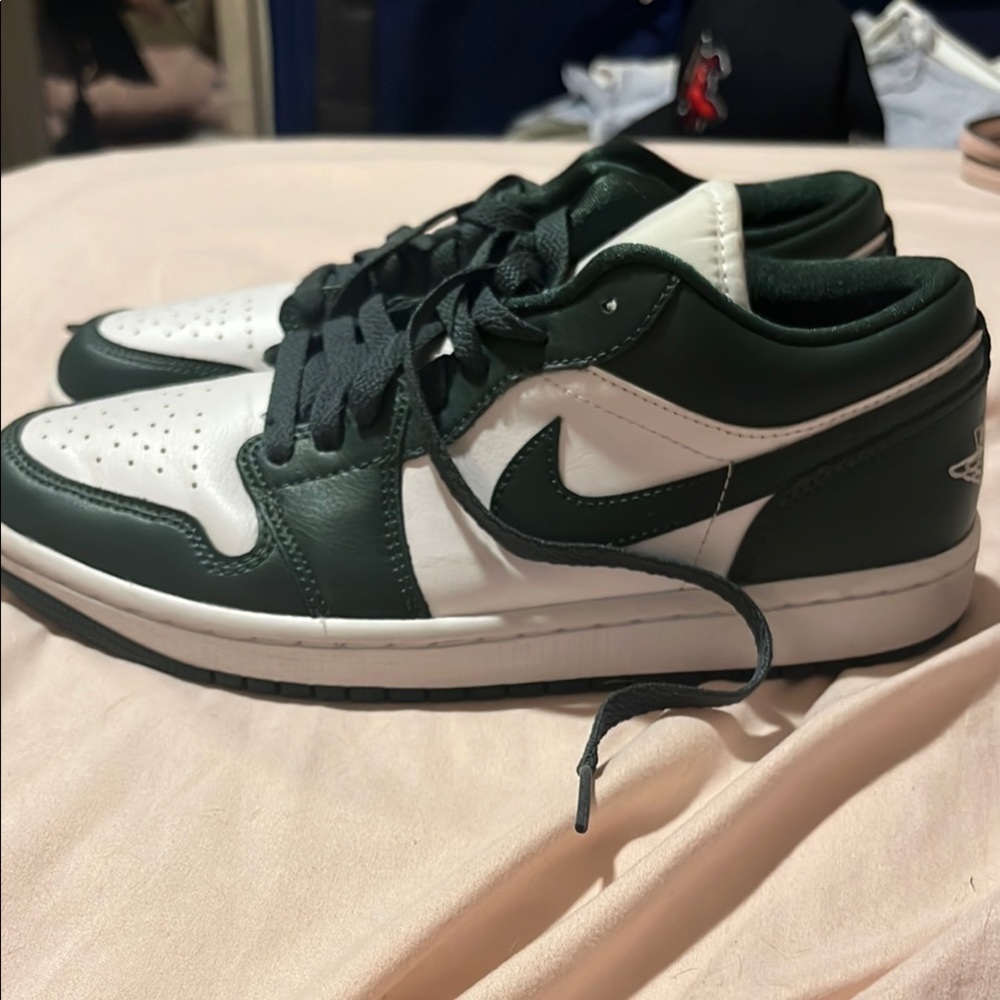 Nike Women's Shoes in Green and White